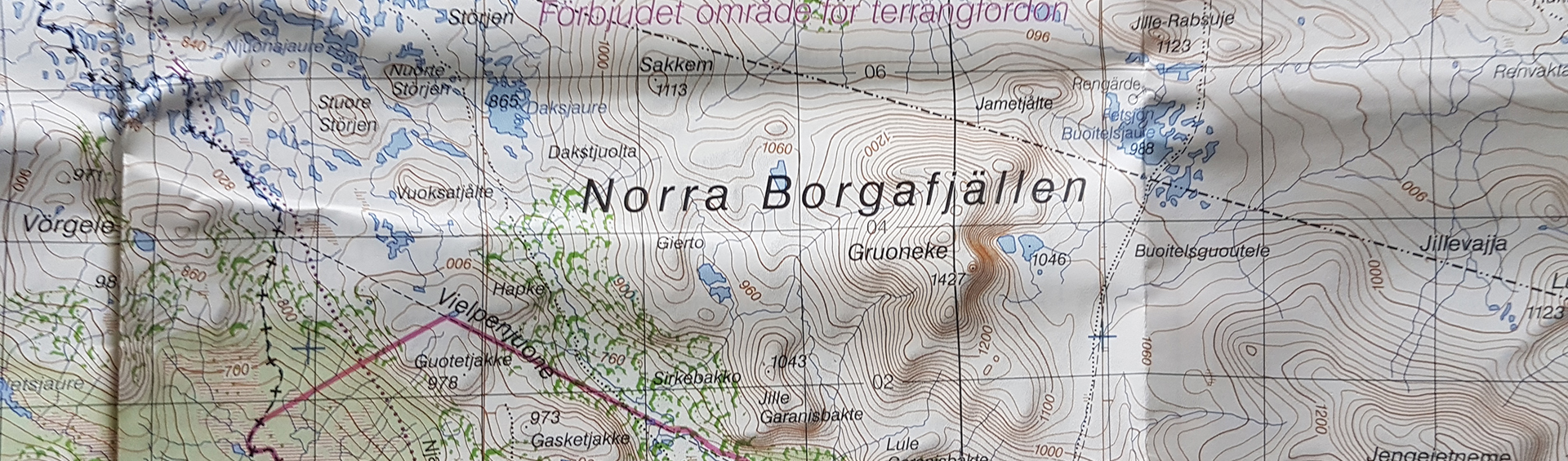 Närbild på fjällkarta över Norra Borgafjällen